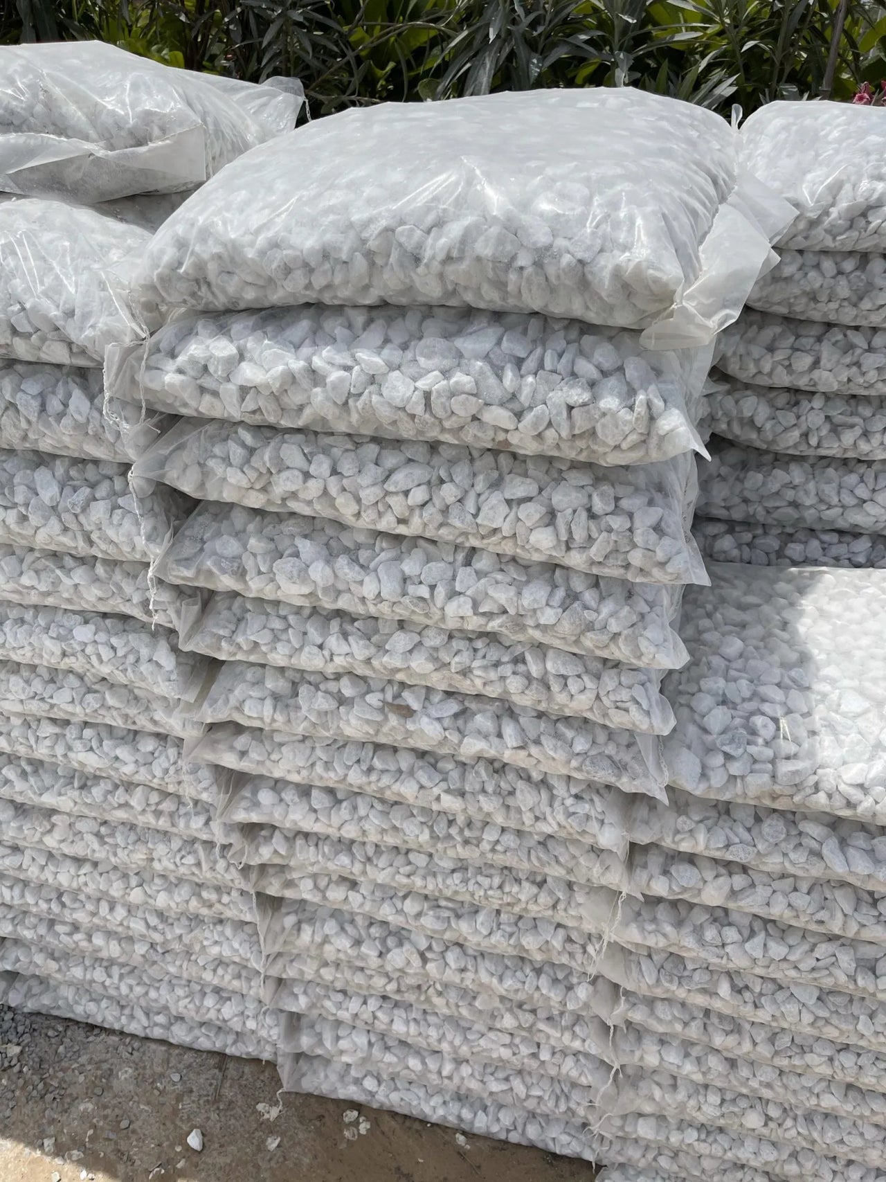 White Marble Gravel 1-2cm – Natural Elegance for Garden Landscaping