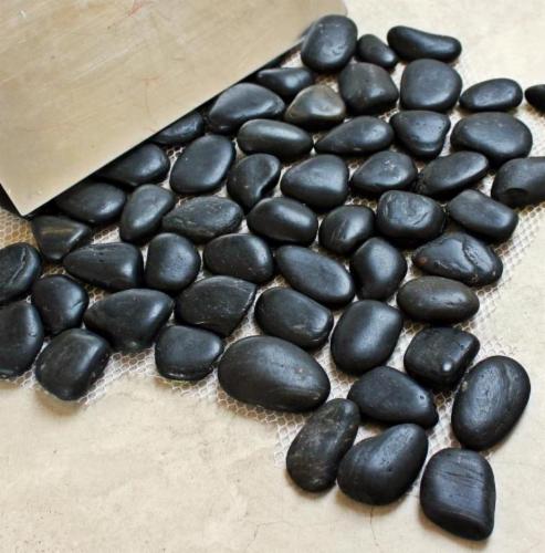 High Polished Black Pebbles – 3–5cm (20KG Bag)
